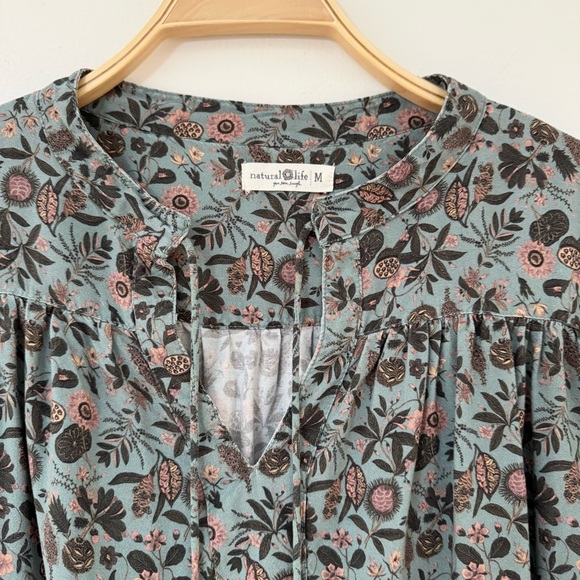 Natural Life Dara V-Neck Floral Tunic Dress in Sage Brown Hem, Size M - Picture 3 of 13